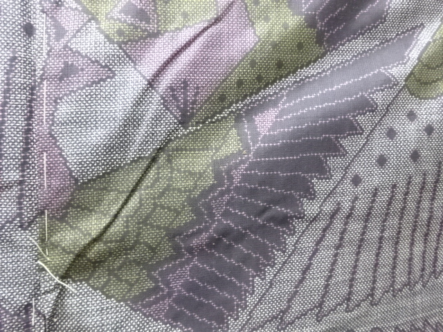 アンティーク　孔雀模様織り出し本場泥大島紬着物(5マルキ)